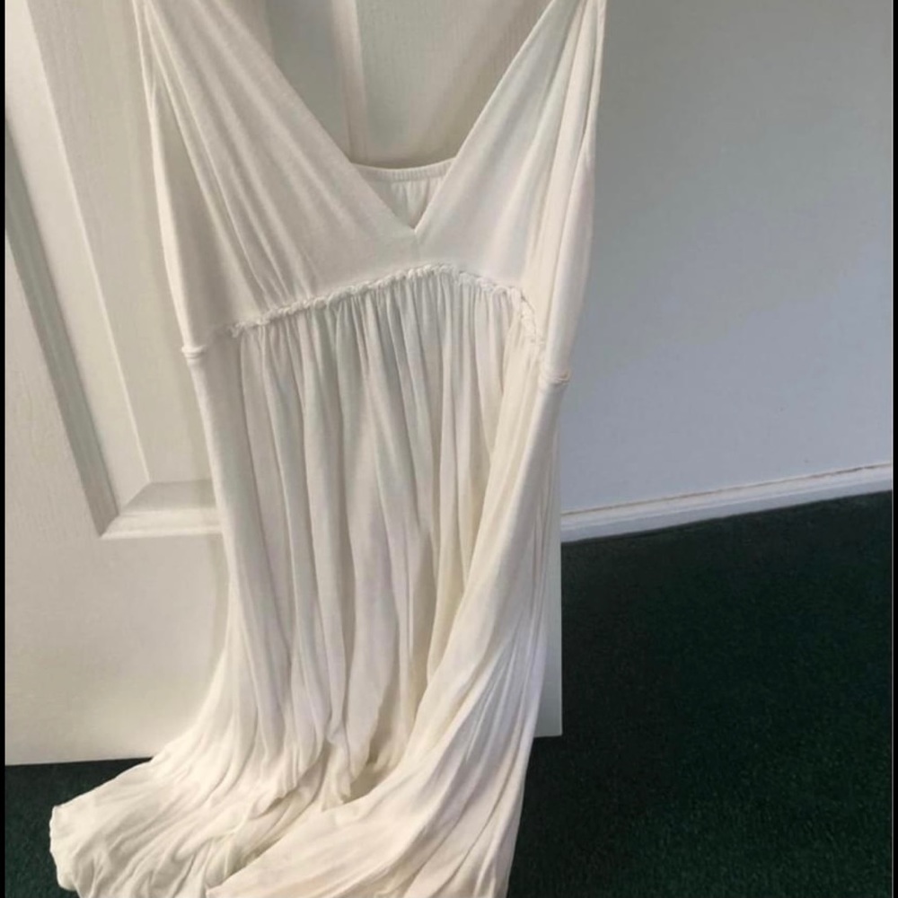 Super cute white dress with puffy bottom